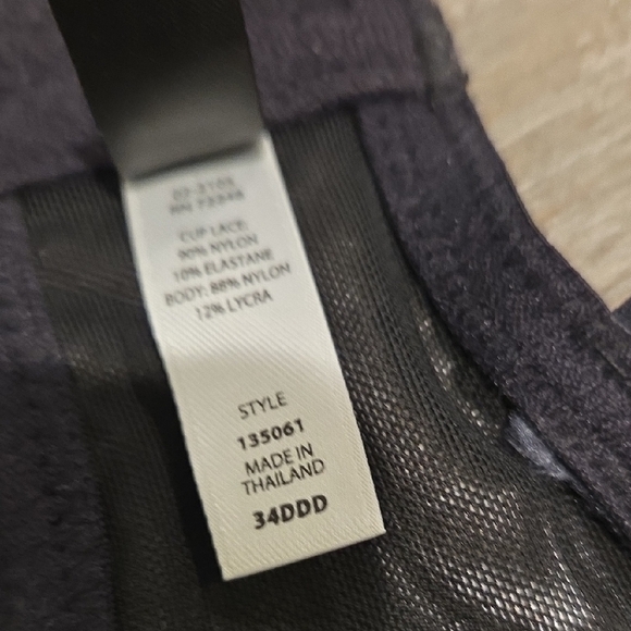 Paramour Black Lace Bra with Underwire and Adjustable Straps - Picture 6 of 7